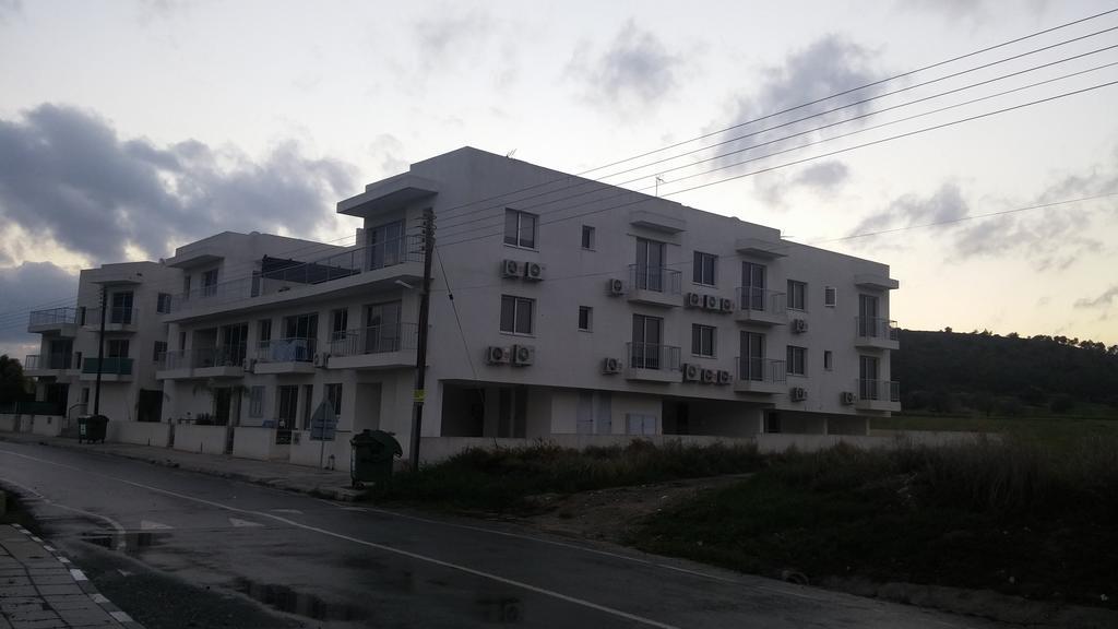 Palms Resort Apartments Alethriko Extérieur photo