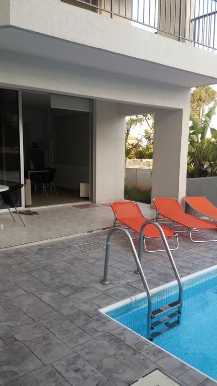Palms Resort Apartments Alethriko Extérieur photo