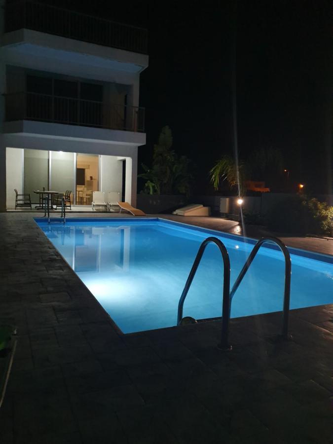 Palms Resort Apartments Alethriko Extérieur photo